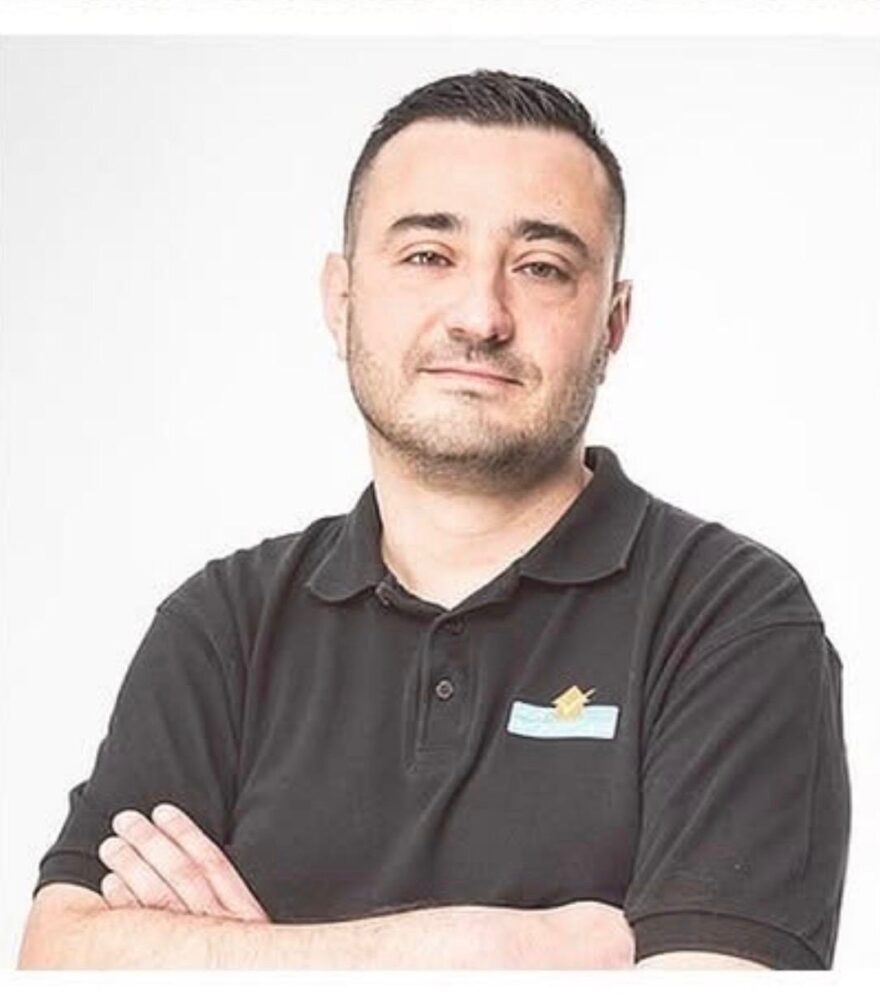 Portrait de Laurent Tosti, diagnostiqueur immobilier franchisé Mon Diagnostiqueur, expert certifié dans les Alpes-Maritimes (06) et le Var (83).