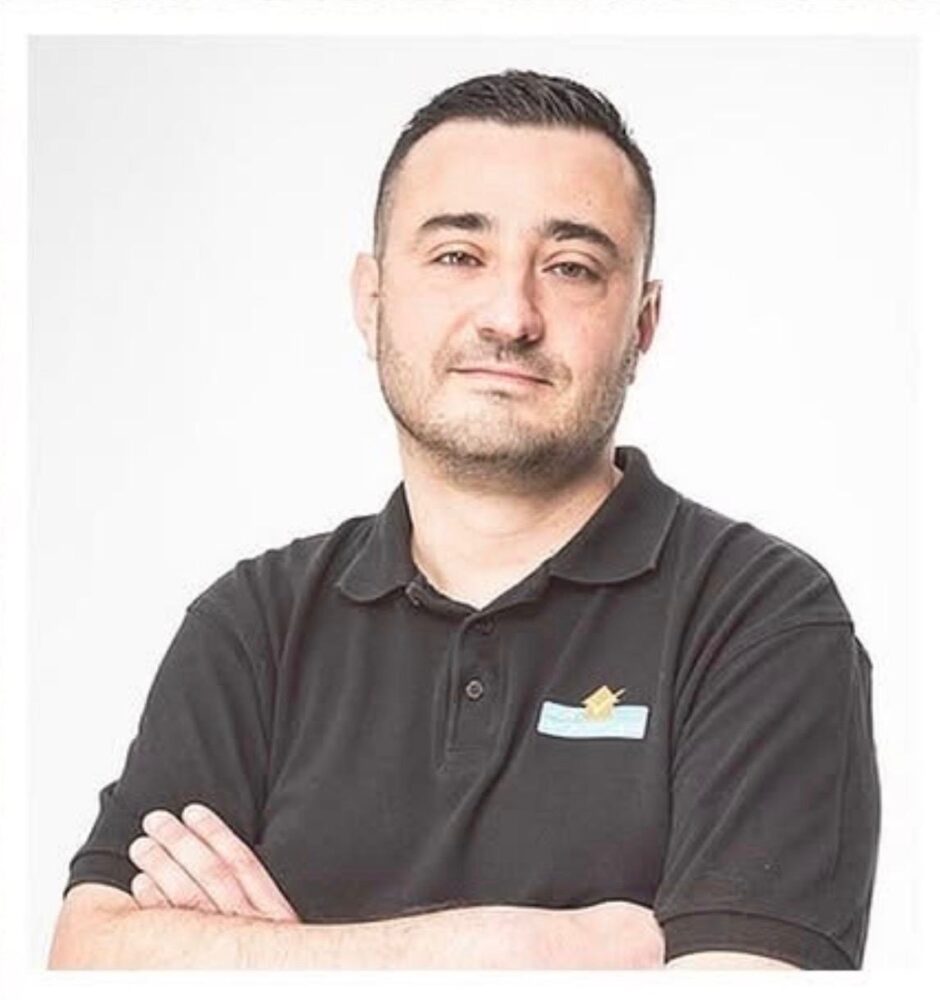 Portrait de Laurent Tosti, diagnostiqueur immobilier franchisé Mon Diagnostiqueur, expert certifié dans les Alpes-Maritimes (06) et le Var (83).