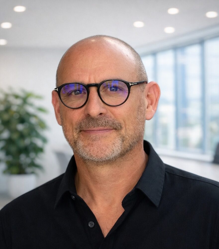 Portrait de Hugues Robinet, diagnostiqueur immobilier franchisé Mon Diagnostiqueur intervenant dans le Rhône (69) et l'Isère (38) Lyon, Décines-Charpieux, jusqu’à Grenoble.