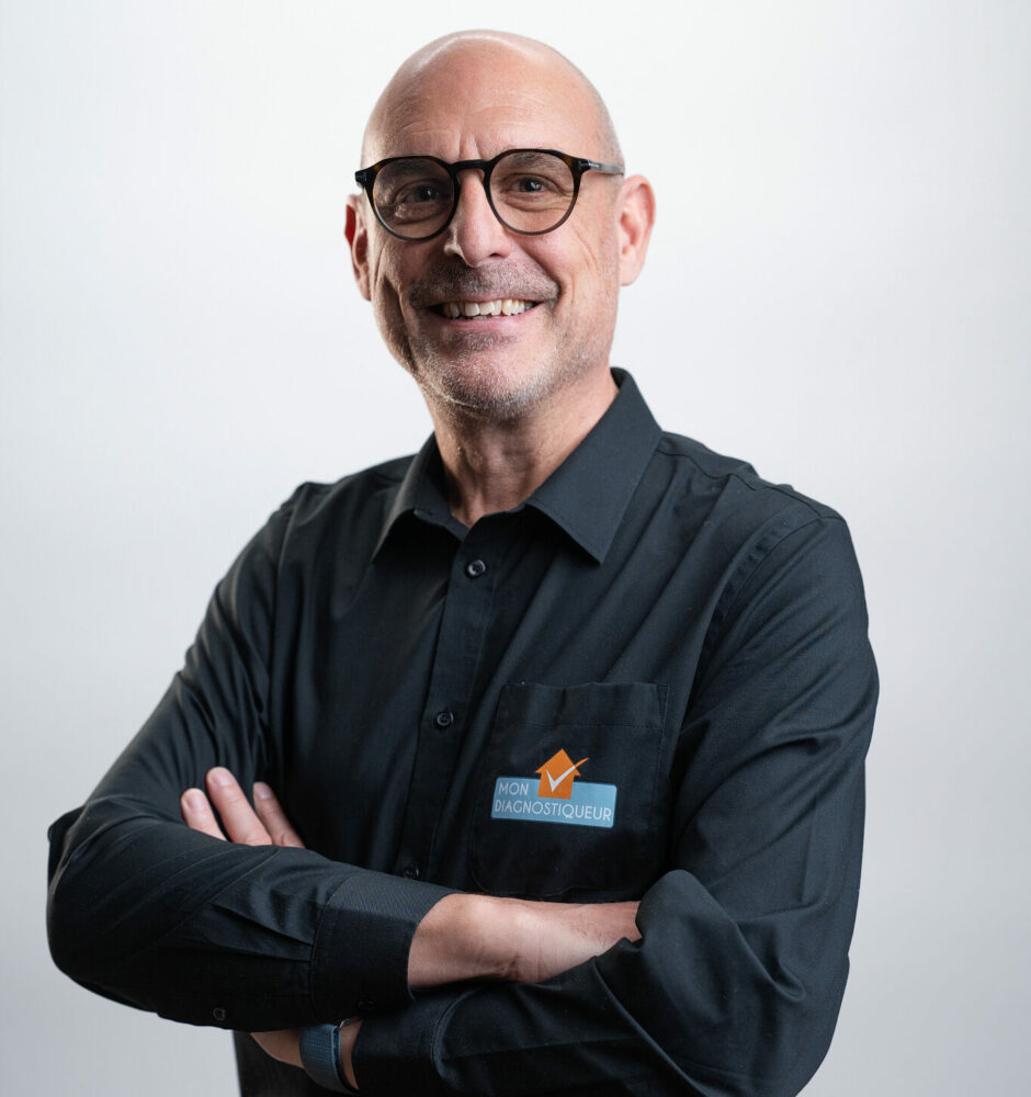 Portrait de Hugues Robinet, diagnostiqueur immobilier franchisé Mon Diagnostiqueur intervenant dans le Rhône (69) et l'Isère (38) Lyon, Décines-Charpieux, jusqu’à Grenoble.