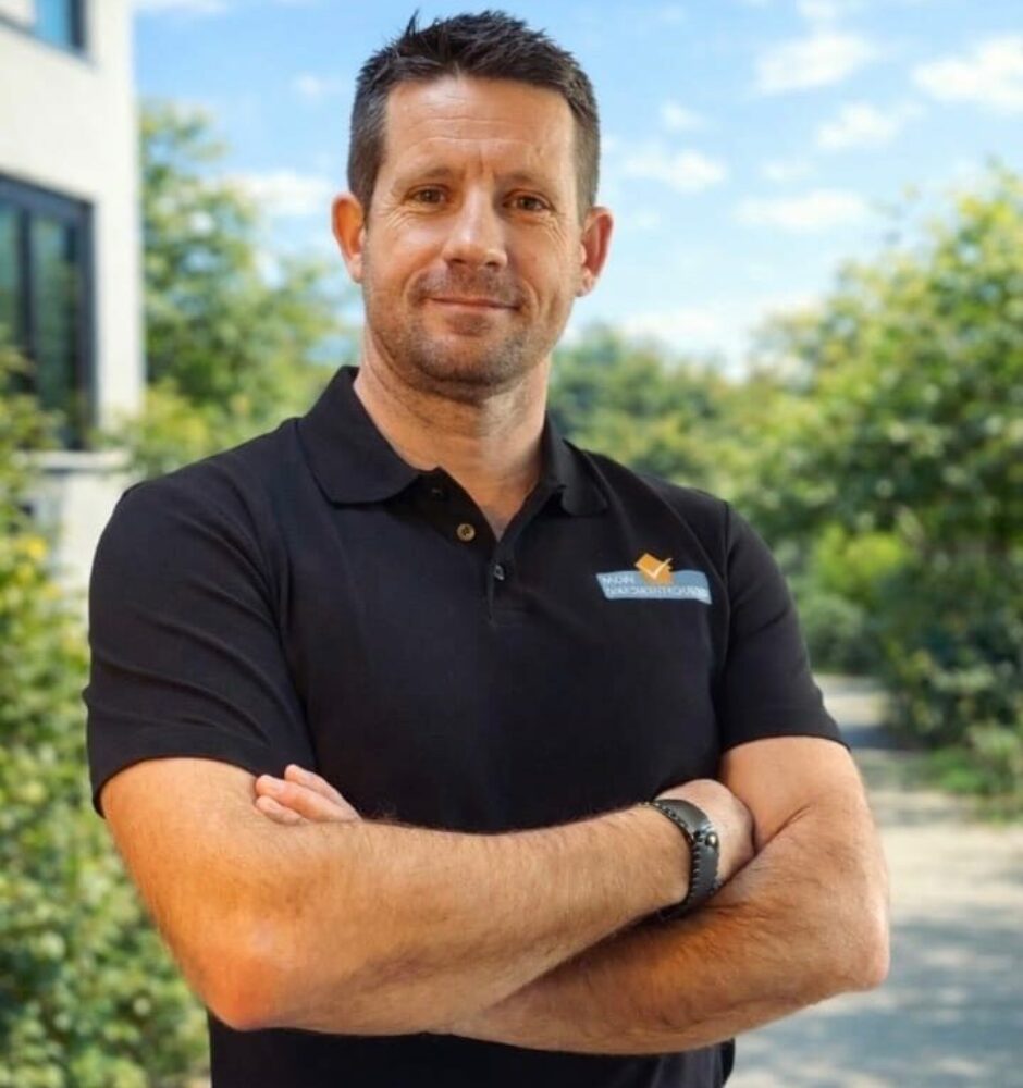 Portrait de Luc Sansoldi, diagnostiqueur immobilier certifié de la franchise Mon Diagnostiqueur dans le 06 Cannes, Nice, Mougins, 83 Draguignan, Sainte-Maxime, Golf de Saint-Tropez, 04 Manosque, Dignes-les-bains.